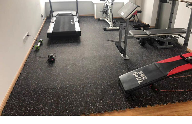 15792269985_1180667818